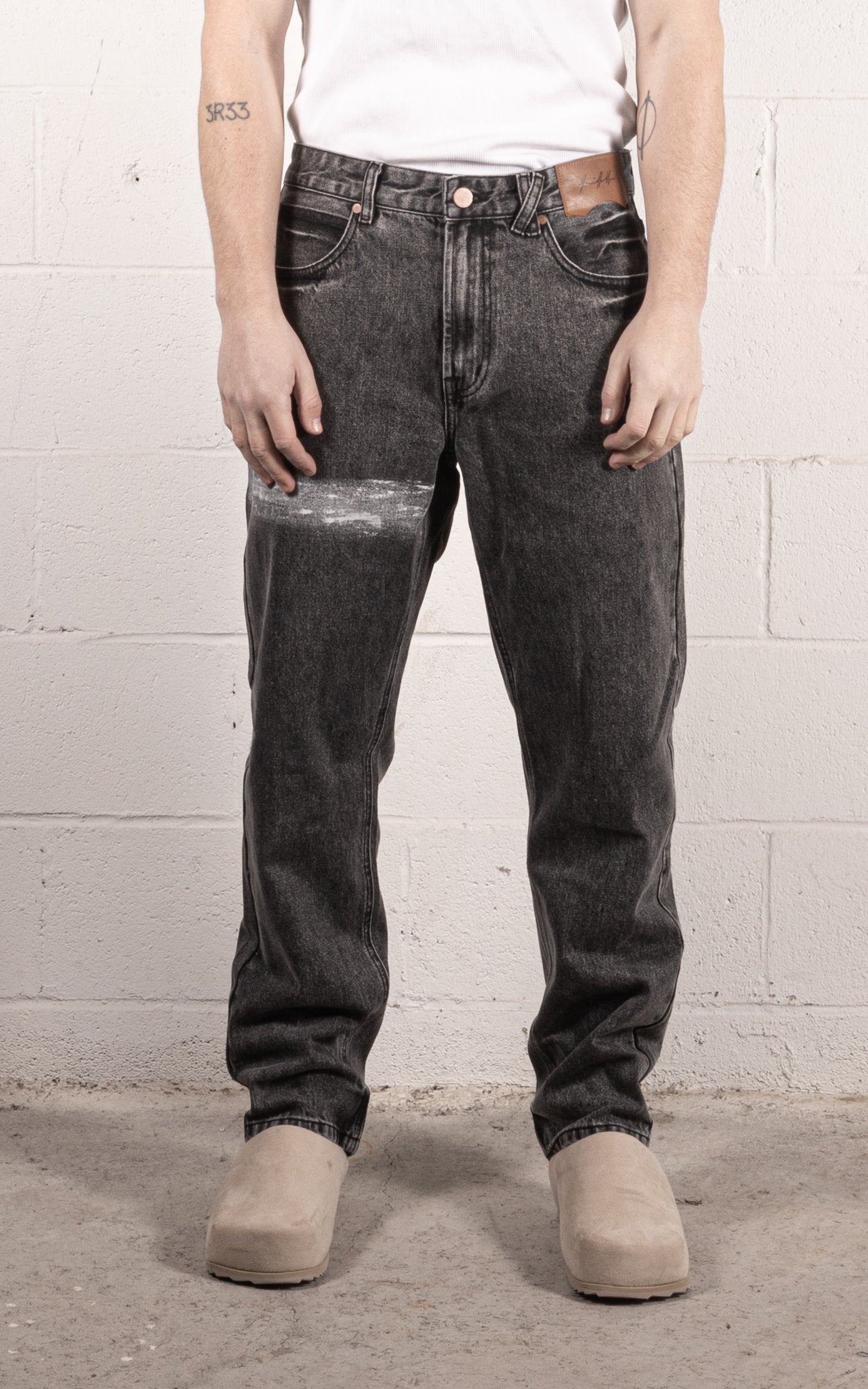 [#210] : Straight Fit Denim - Vintage Black - 32