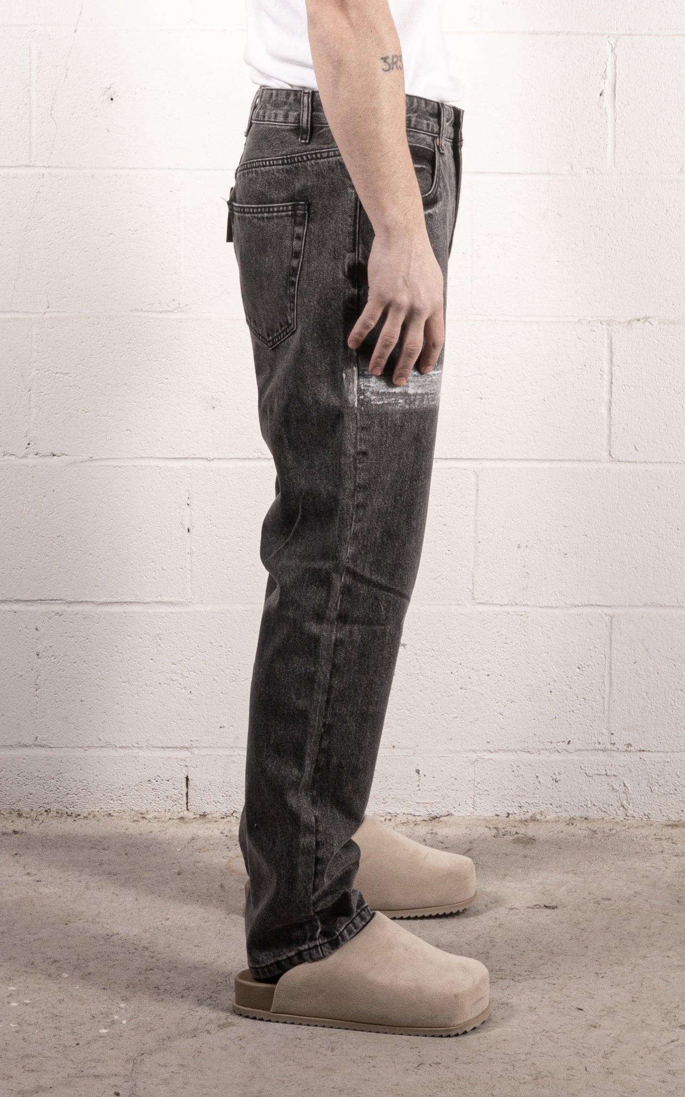 [#210] : Straight Fit Denim - Vintage Black - 32