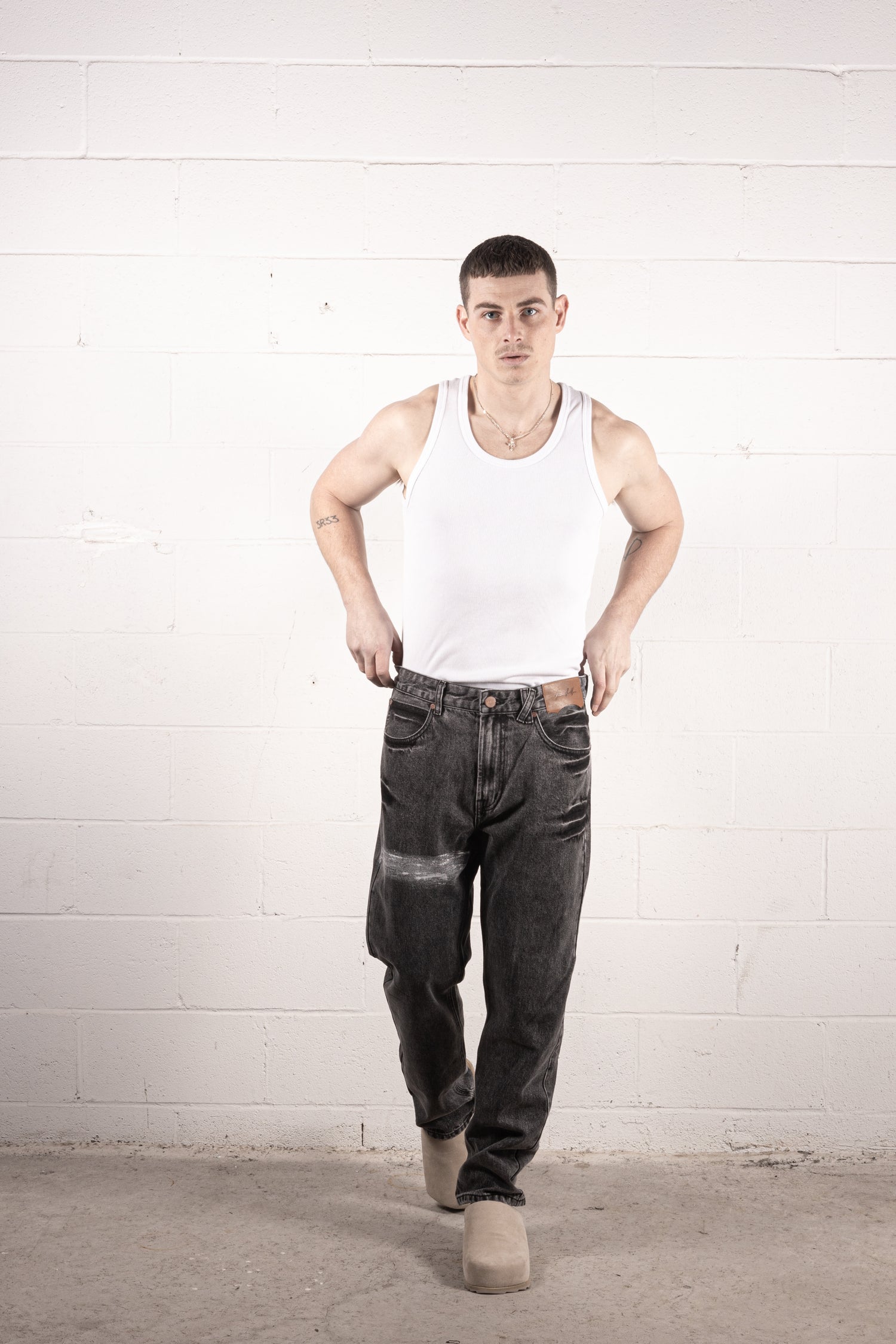[#210] : Straight Fit Denim - Vintage Black - 32