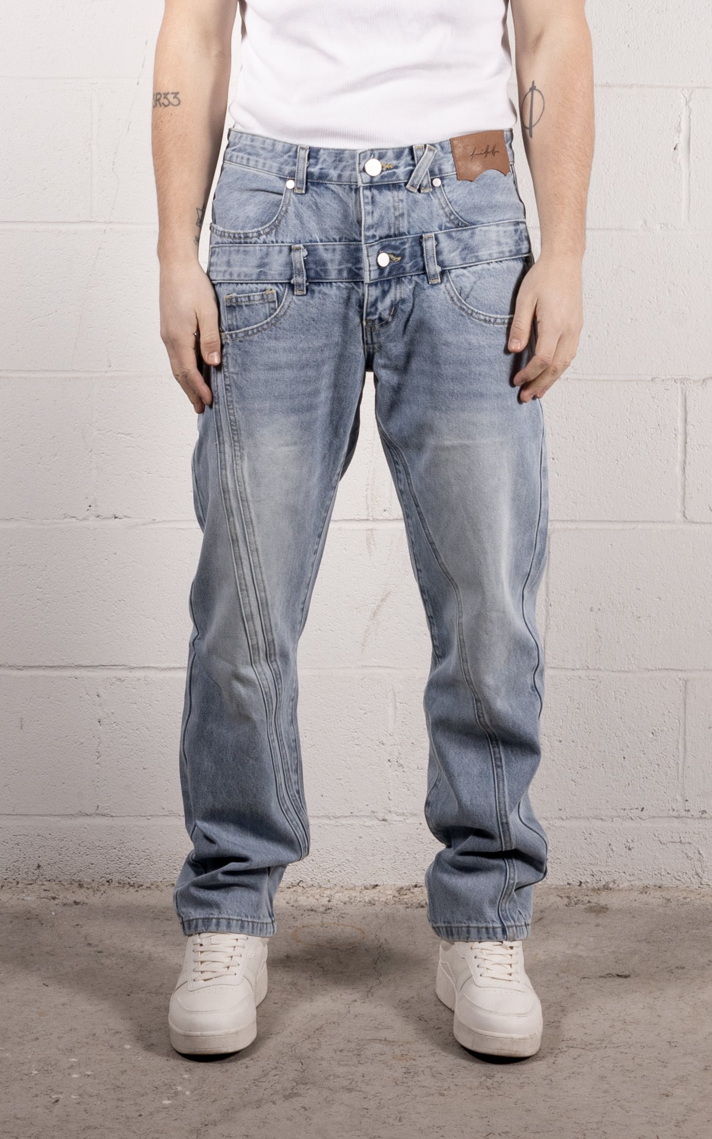 [#216] : Straight Fit Denim - Whisker Classic Blue - 32