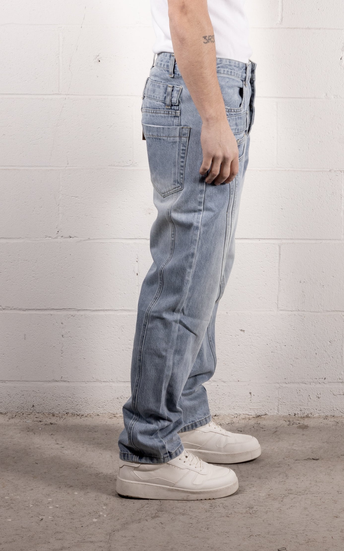 [#216] : Straight Fit Denim - Whisker Classic Blue - 32