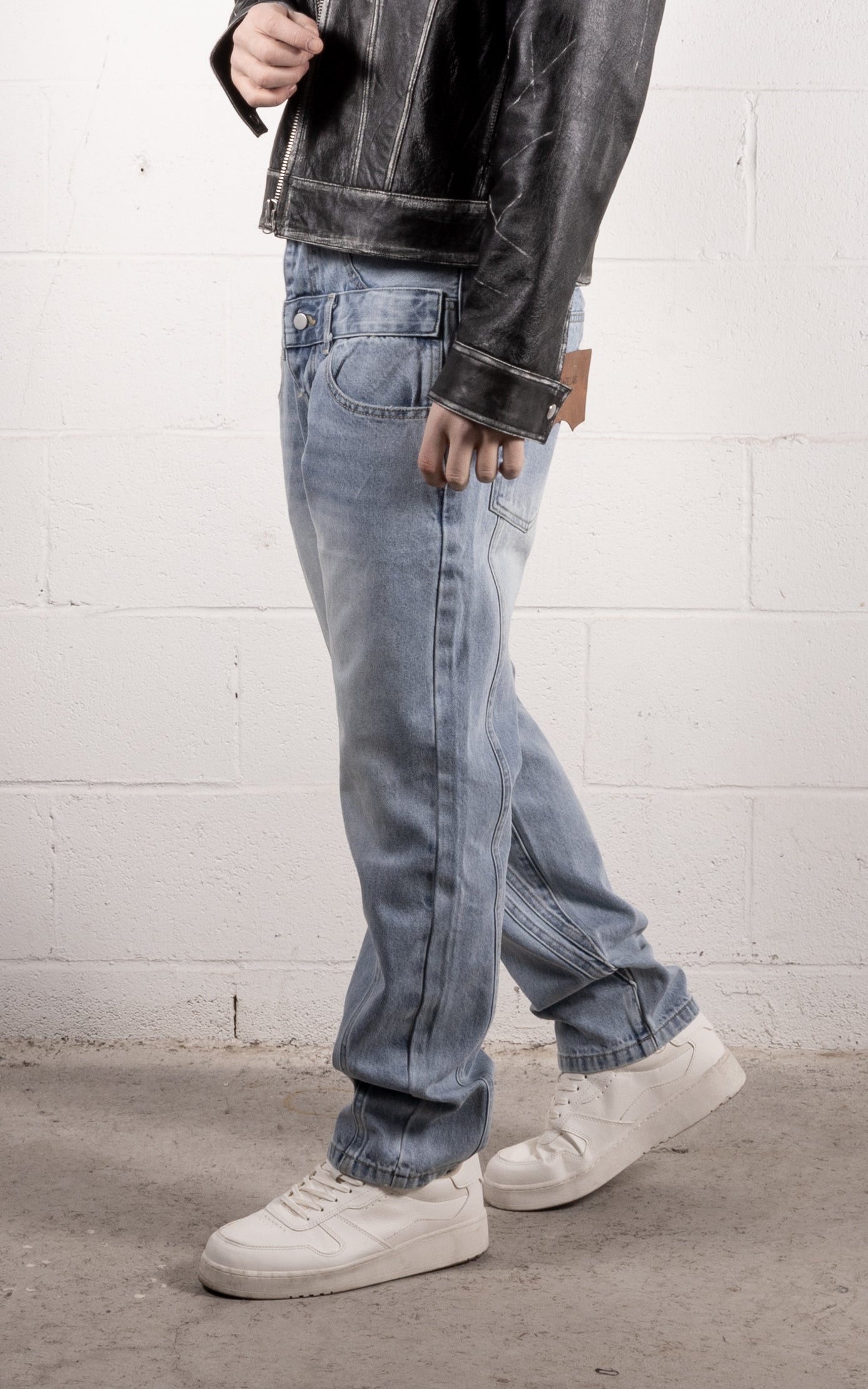 [#216] : Straight Fit Denim - Whisker Classic Blue - 32