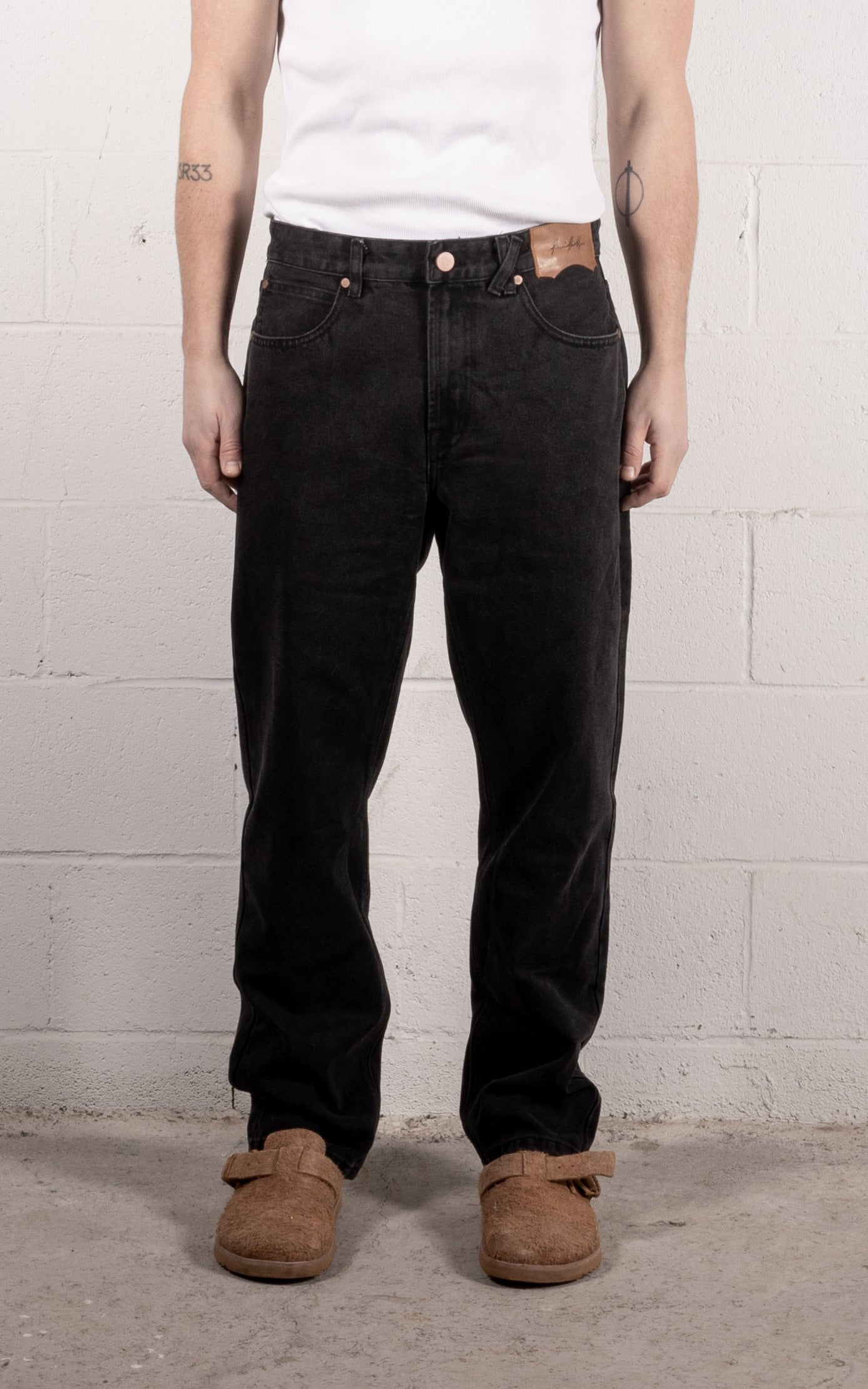 [#212] : Straight Fit Denim - Black - 32