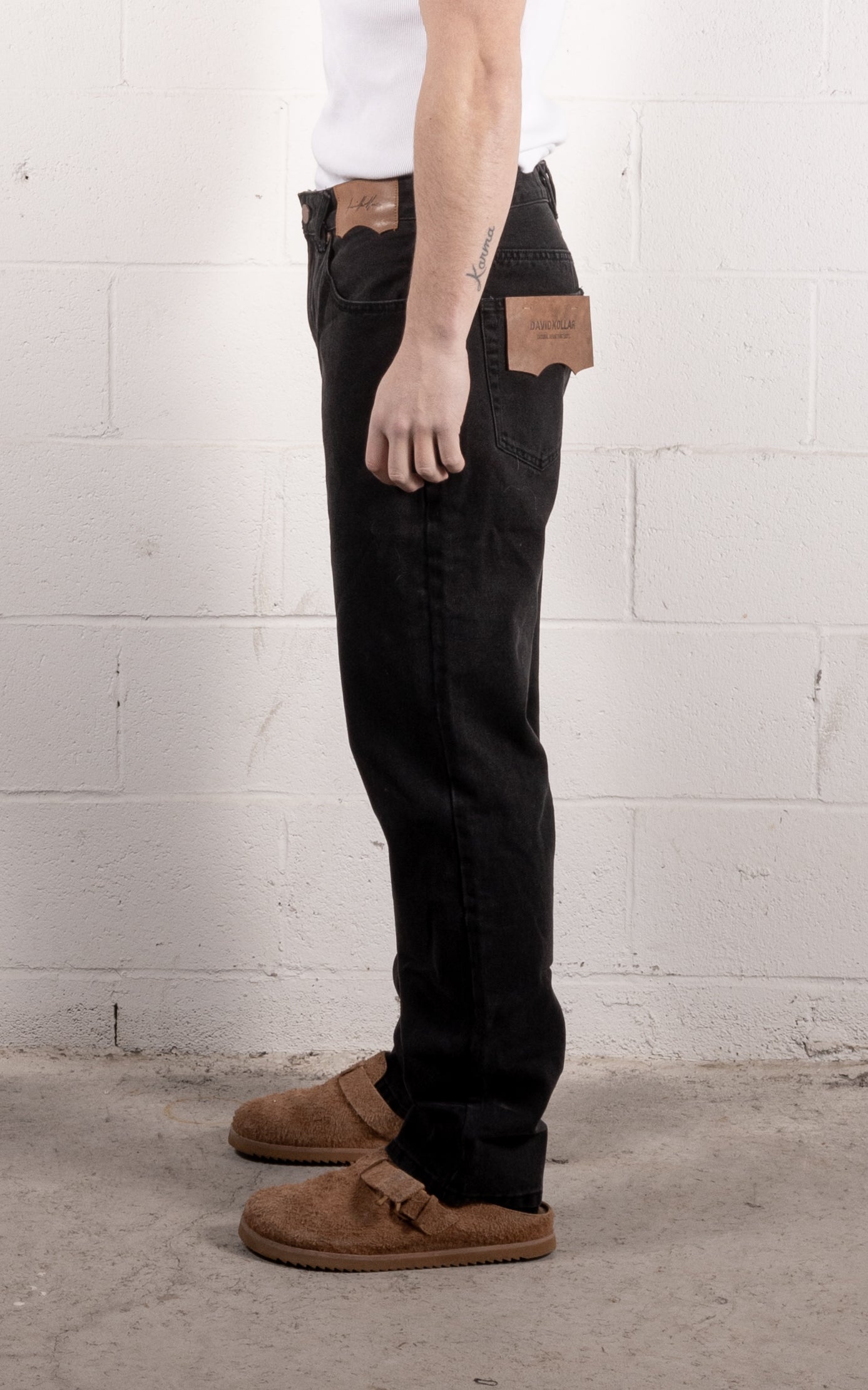 [#212] : Straight Fit Denim - Black - 32