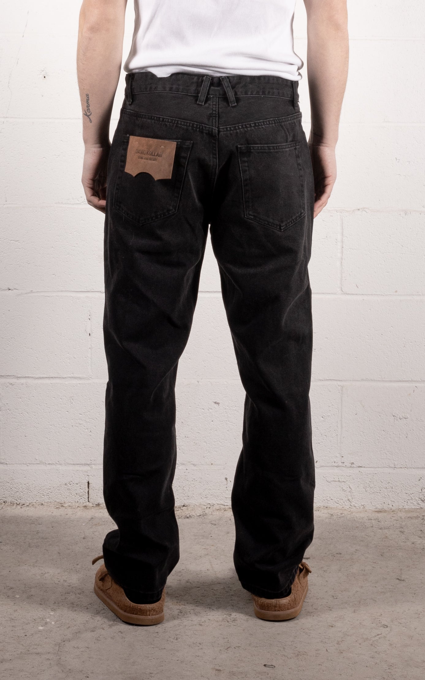 [#212] : Straight Fit Denim - Black - 32