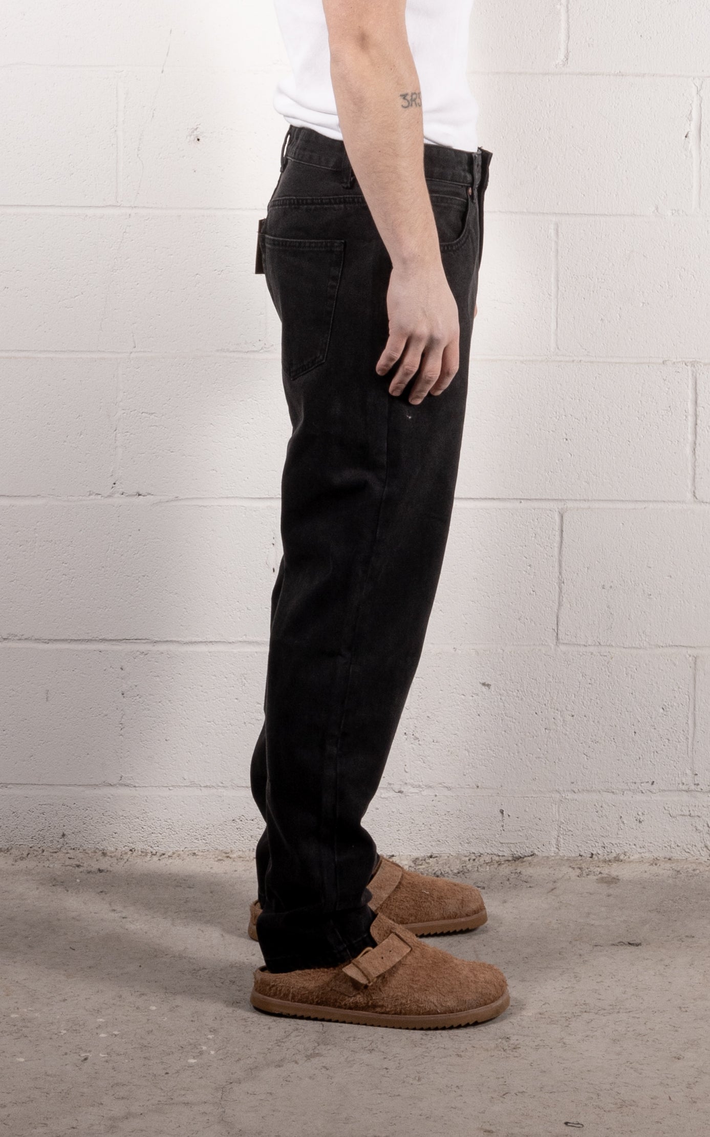 [#212] : Straight Fit Denim - Black - 32