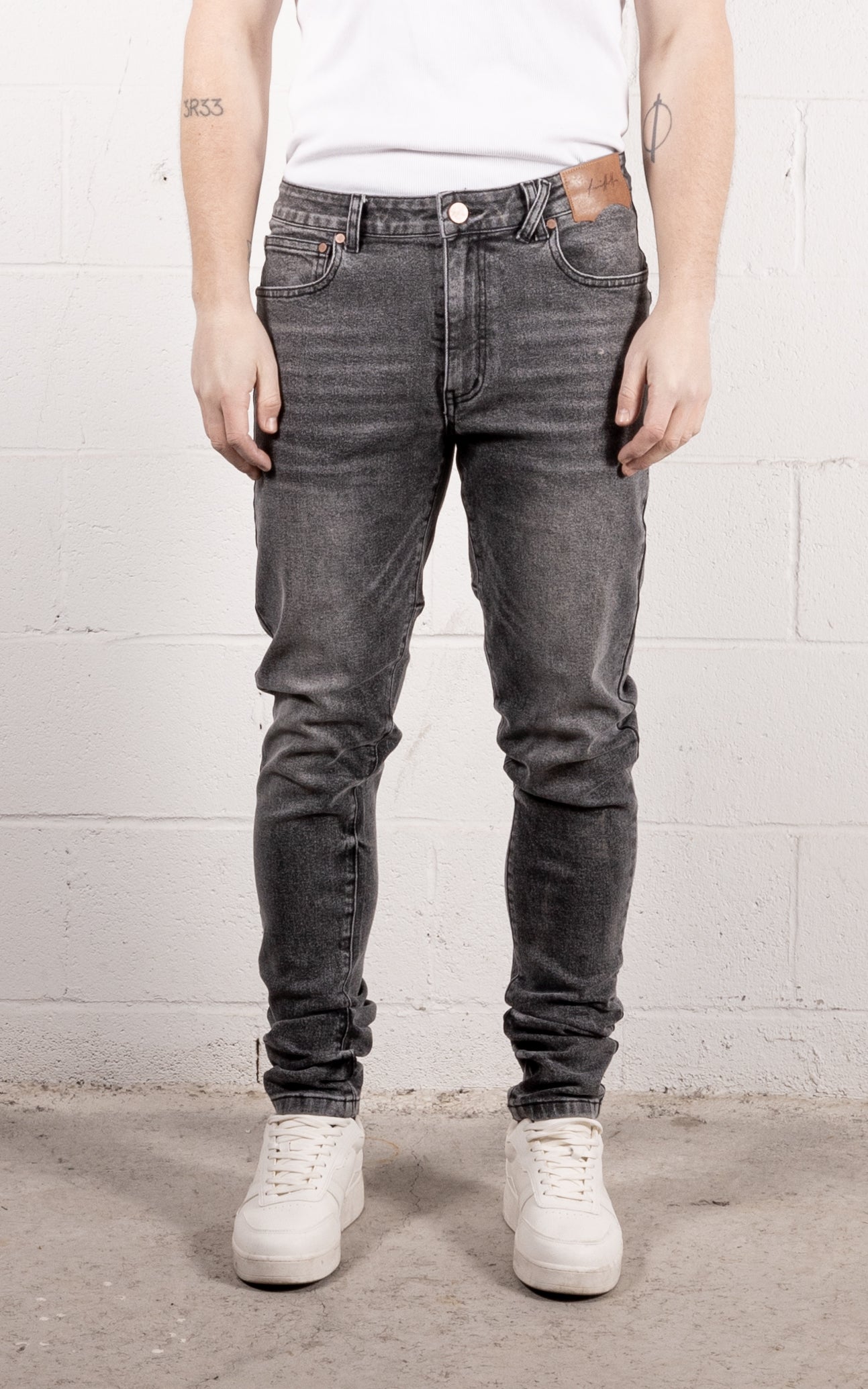 [#217] : Straight Fit Denim - Whisker Classic Grey - 32