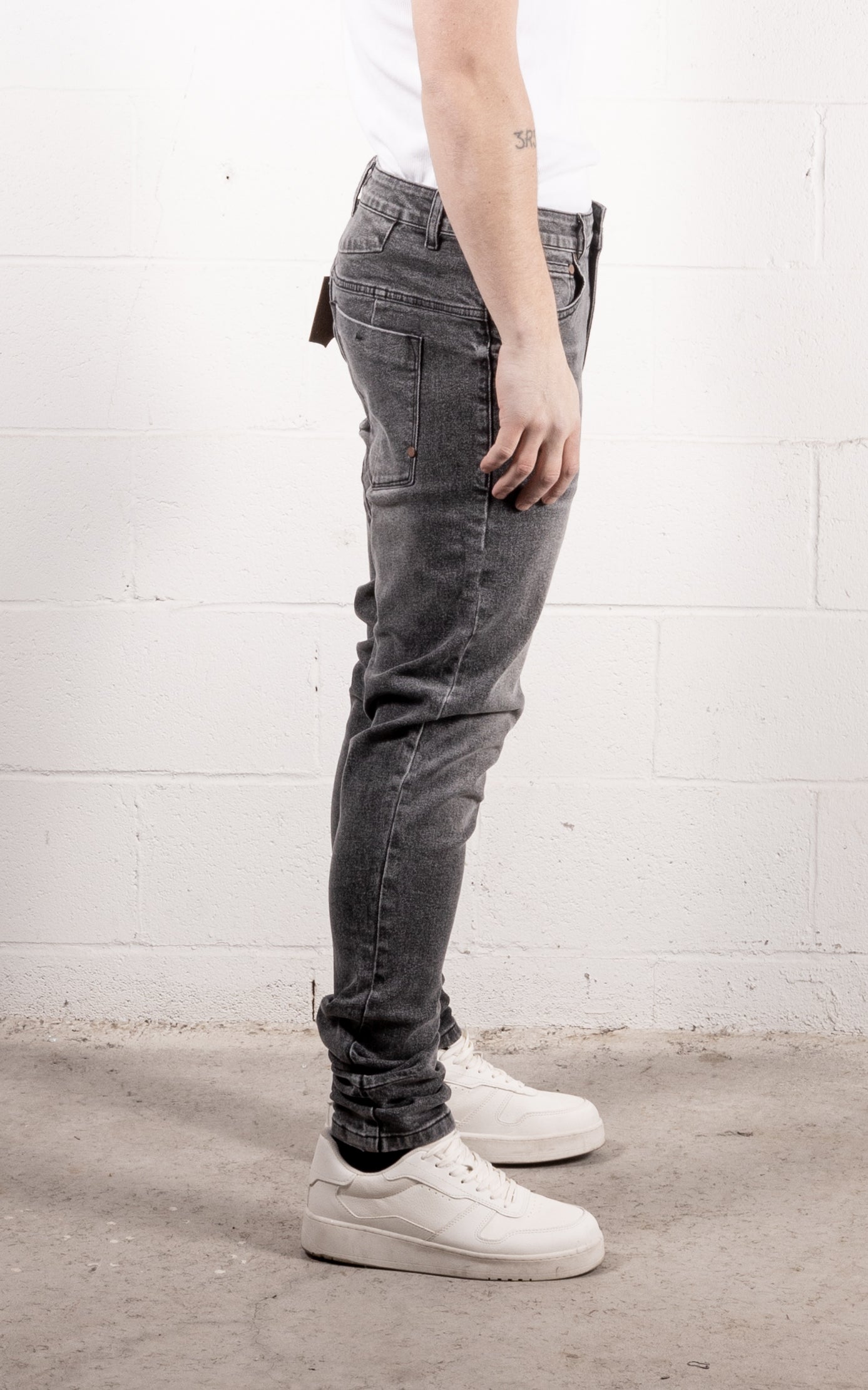 [#217] : Straight Fit Denim - Whisker Classic Grey - 32