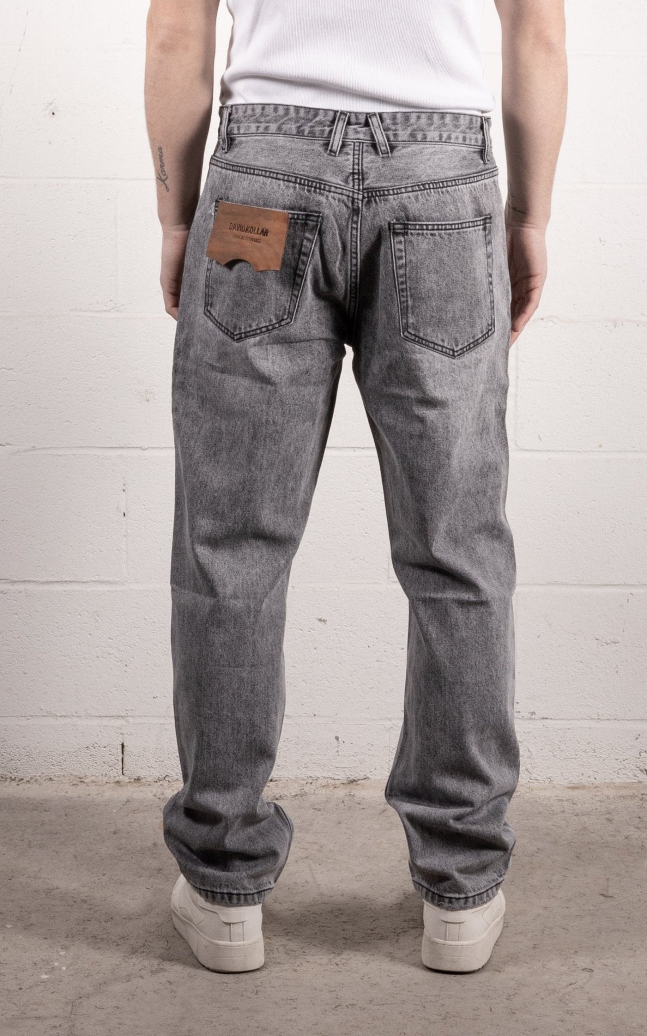 [207] : Straight Fit Denim - Whisker Grey - 32 - BDK