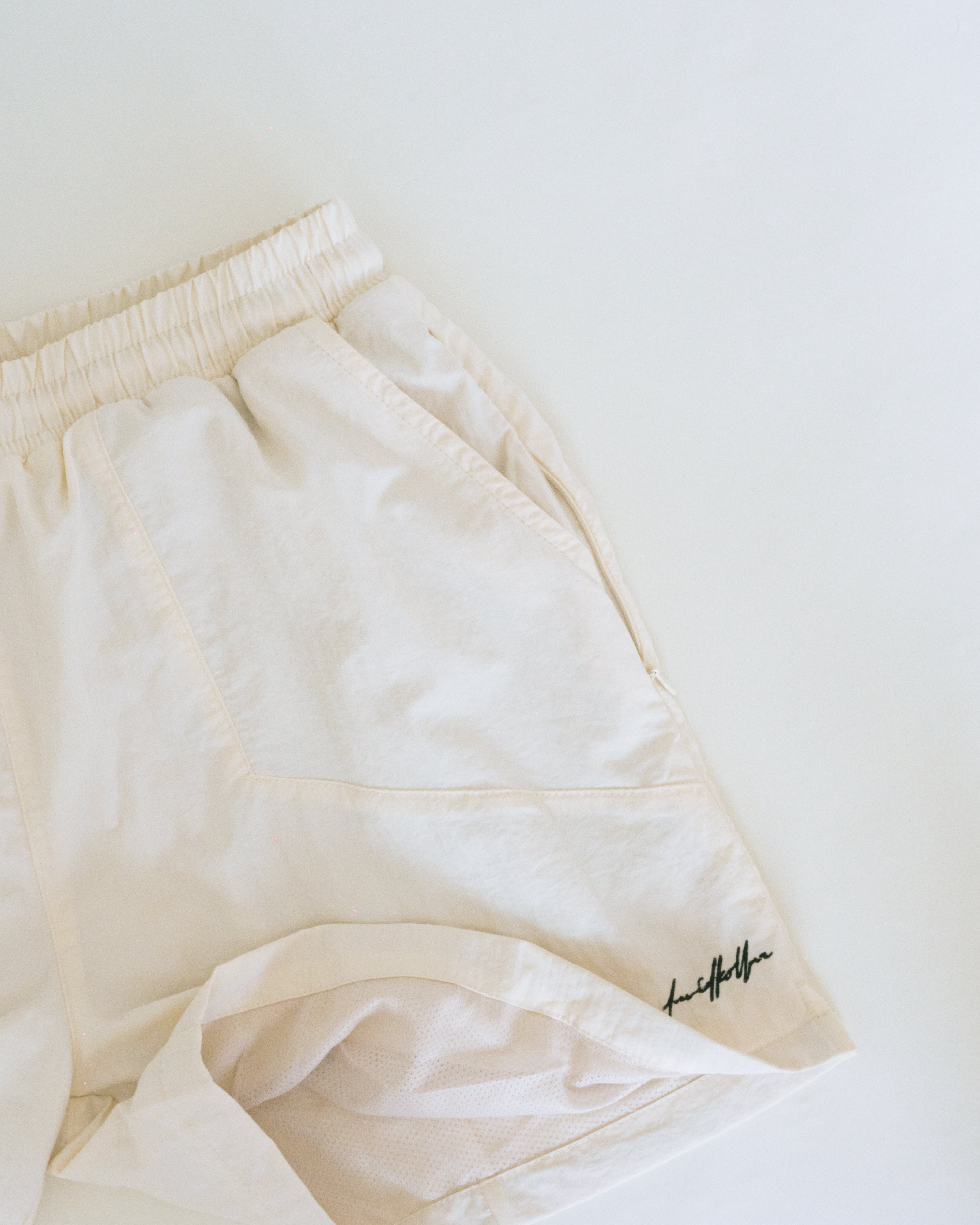 The Breeze Shorts : Off White